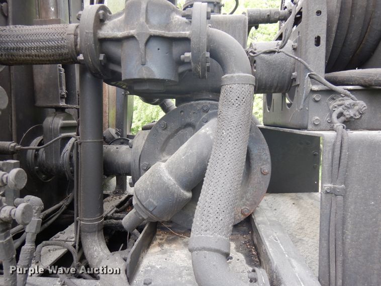 image for item IT9423 2005 Freightliner  oil distributor truck