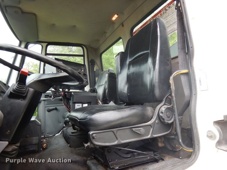 image for item IT9423 2005 Freightliner  oil distributor truck