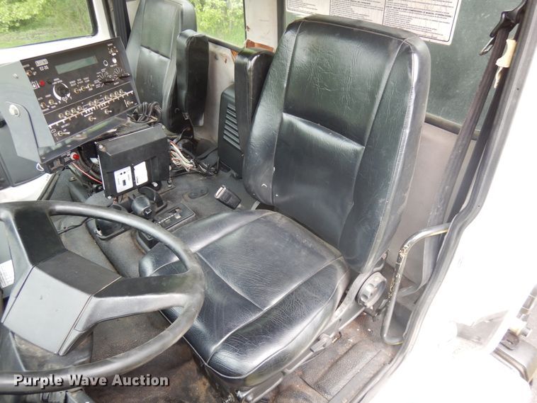 image for item IT9423 2005 Freightliner  oil distributor truck