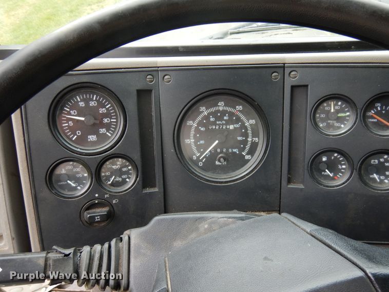 image for item IT9423 2005 Freightliner  oil distributor truck