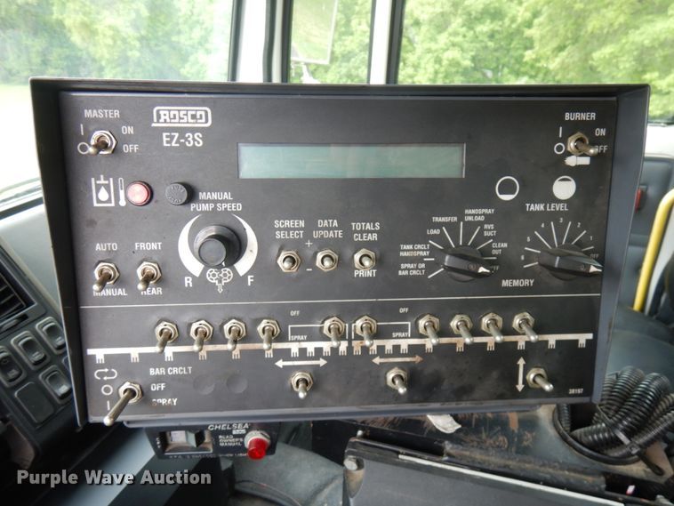 image for item IT9423 2005 Freightliner  oil distributor truck