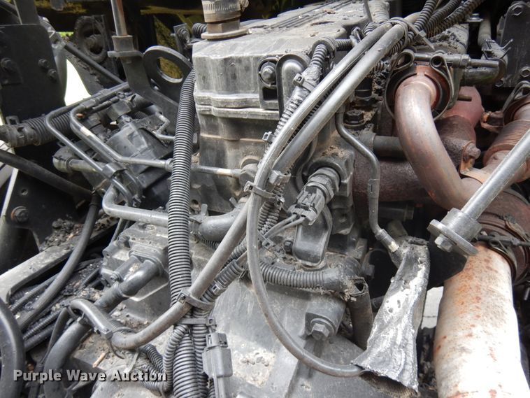 image for item IT9423 2005 Freightliner  oil distributor truck