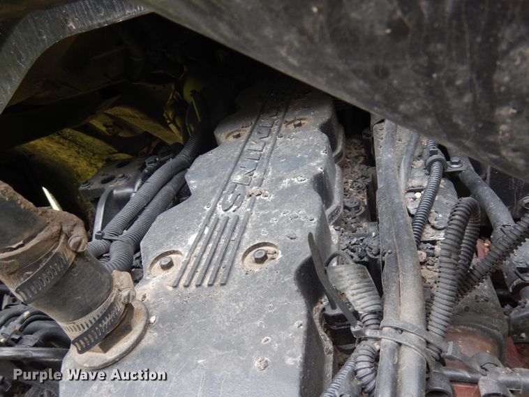 image for item IT9423 2005 Freightliner  oil distributor truck