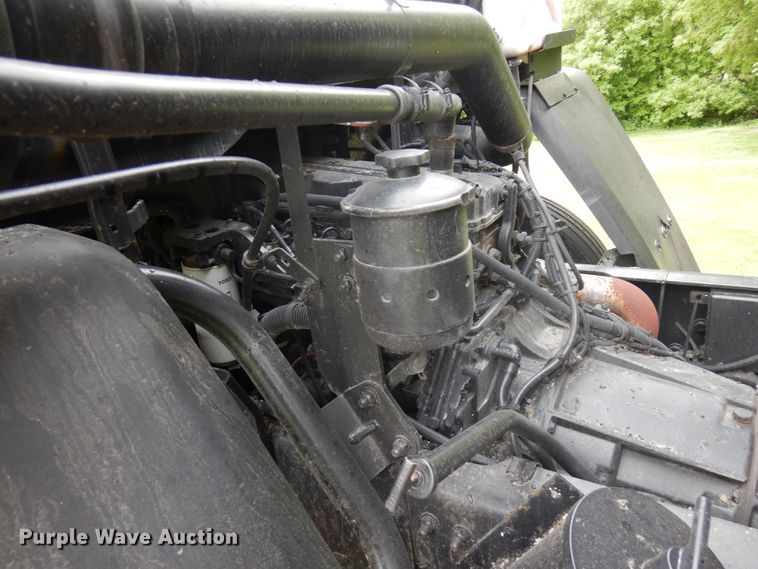 image for item IT9423 2005 Freightliner  oil distributor truck