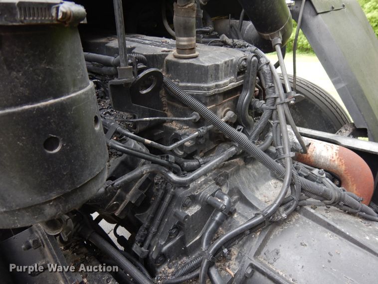 image for item IT9423 2005 Freightliner  oil distributor truck