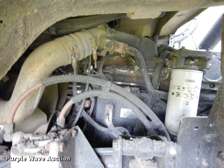 image for item IT9423 2005 Freightliner  oil distributor truck