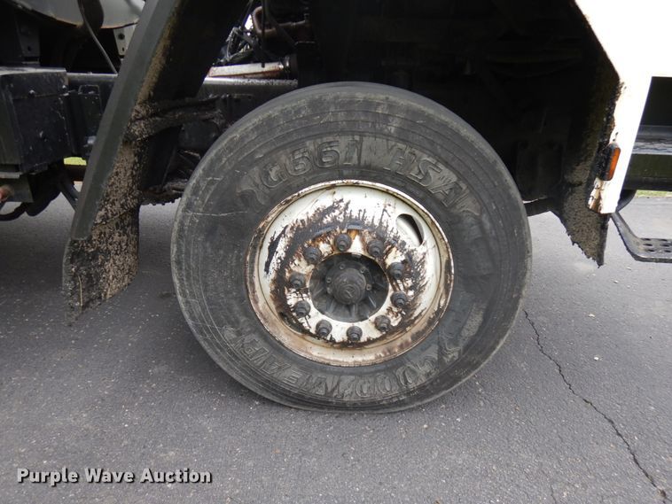 image for item IT9423 2005 Freightliner  oil distributor truck