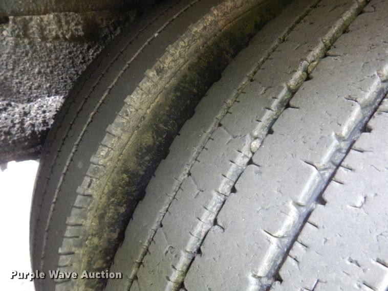 image for item IT9423 2005 Freightliner  oil distributor truck