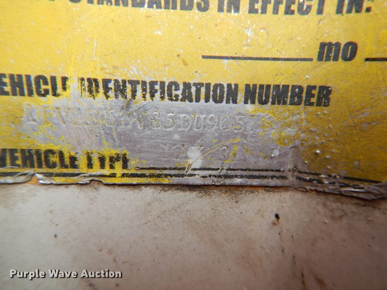 image for item IT9423 2005 Freightliner  oil distributor truck