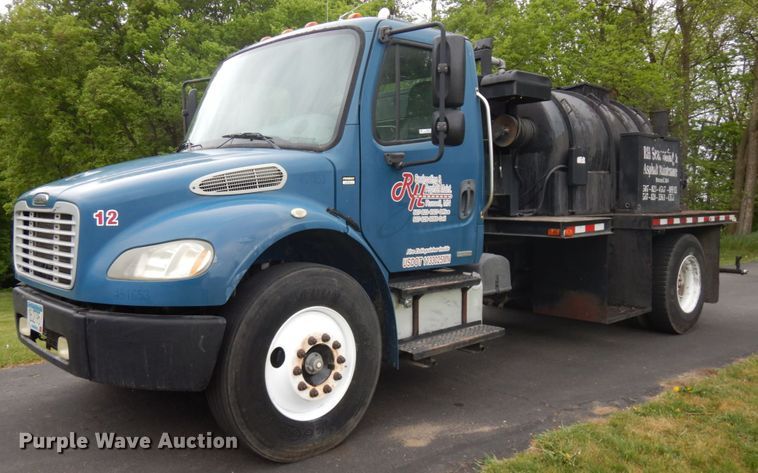 image for item IT9424 2005 Freightliner Business Class M2  oil distributor truck