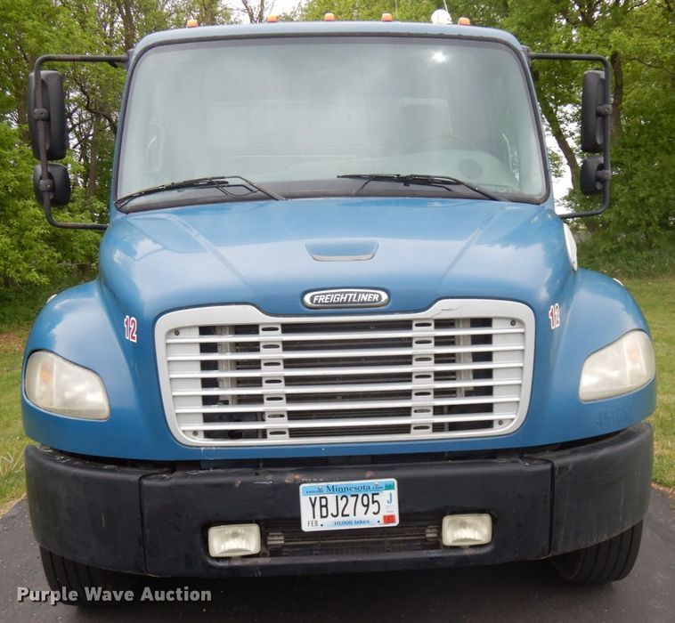 image for item IT9424 2005 Freightliner Business Class M2  oil distributor truck