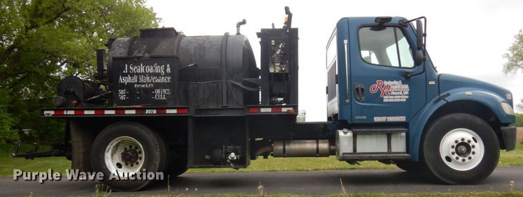 image for item IT9424 2005 Freightliner Business Class M2  oil distributor truck