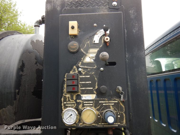 image for item IT9424 2005 Freightliner Business Class M2  oil distributor truck