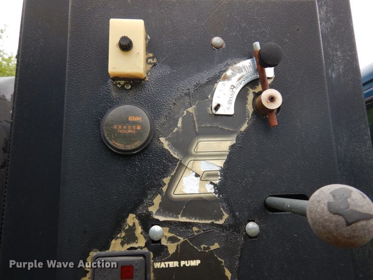 image for item IT9424 2005 Freightliner Business Class M2  oil distributor truck