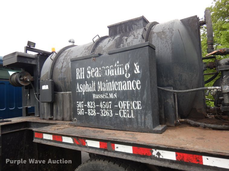 image for item IT9424 2005 Freightliner Business Class M2  oil distributor truck