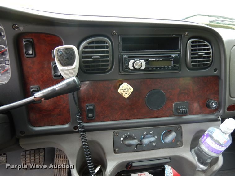 image for item IT9424 2005 Freightliner Business Class M2  oil distributor truck