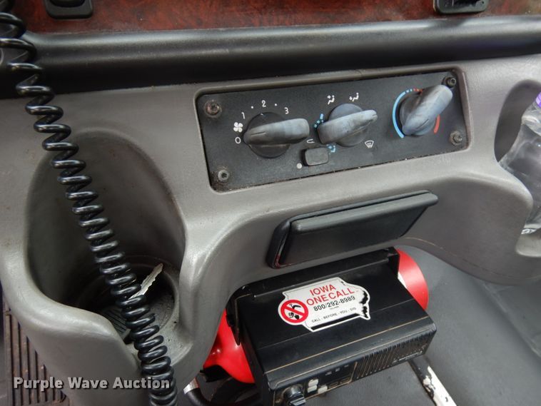 image for item IT9424 2005 Freightliner Business Class M2  oil distributor truck