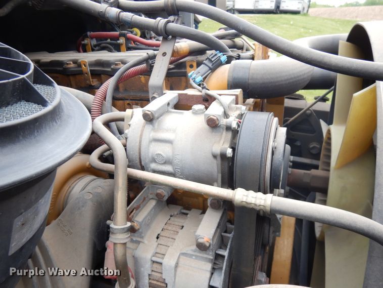 image for item IT9424 2005 Freightliner Business Class M2  oil distributor truck