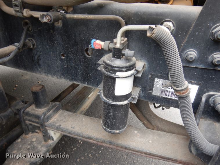 image for item IT9424 2005 Freightliner Business Class M2  oil distributor truck