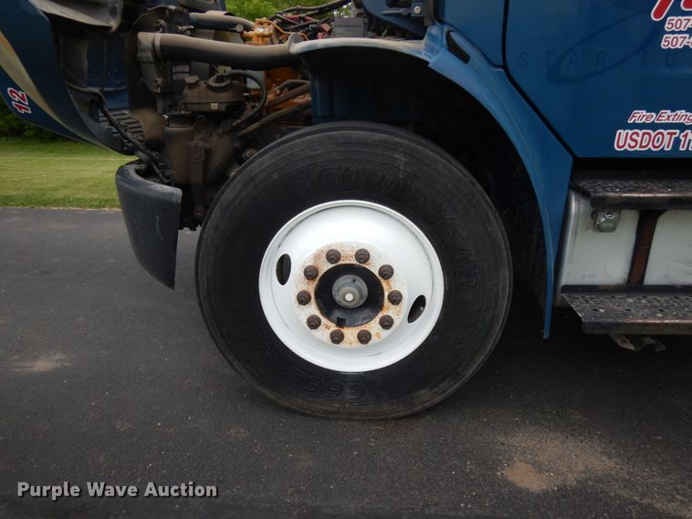 image for item IT9424 2005 Freightliner Business Class M2  oil distributor truck