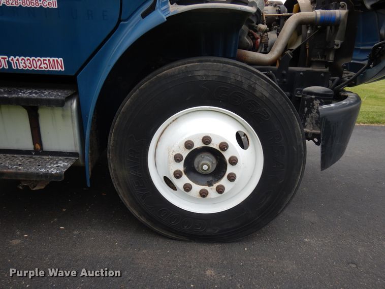 image for item IT9424 2005 Freightliner Business Class M2  oil distributor truck