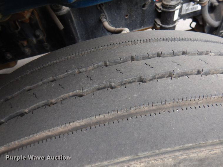 image for item IT9424 2005 Freightliner Business Class M2  oil distributor truck