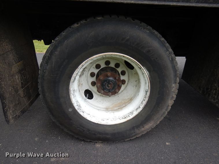 image for item IT9424 2005 Freightliner Business Class M2  oil distributor truck