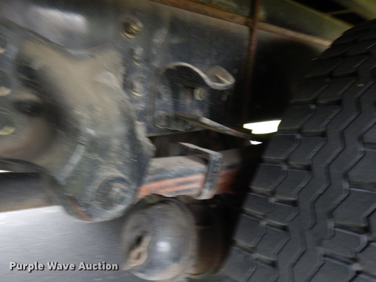 image for item IT9424 2005 Freightliner Business Class M2  oil distributor truck