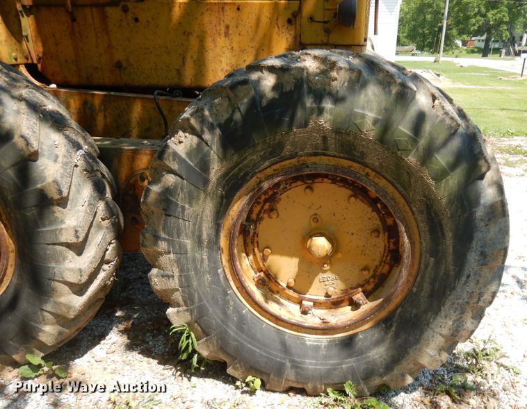 image for item IT9451 1963 Caterpillar 112F  rigid frame motor grader