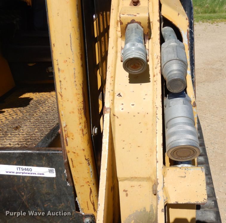 image for item IT9460 2000 ASV 4810  tracked skid steer loader