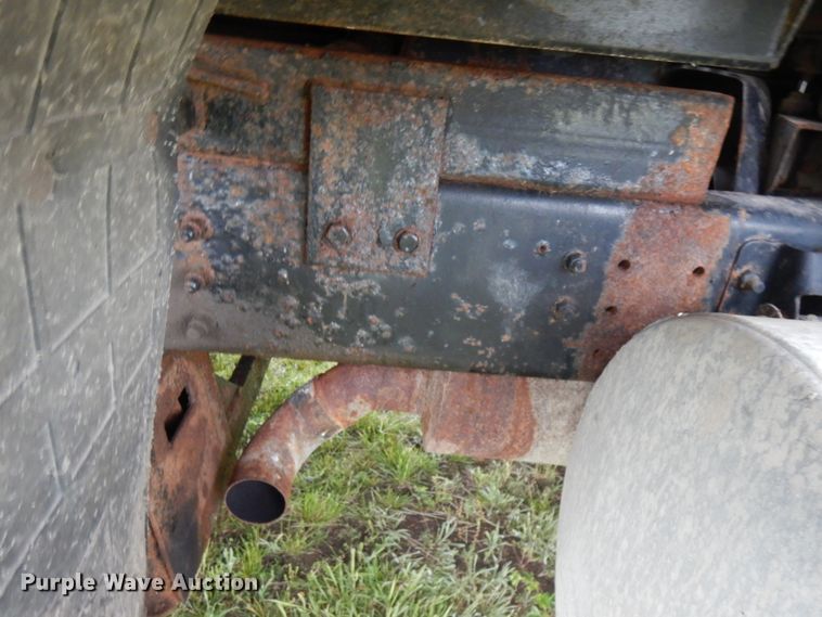 image for item IT9473 1999 Sterling L-Line  dump truck