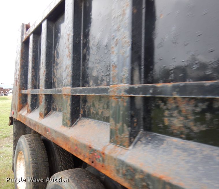 image for item IT9473 1999 Sterling L-Line  dump truck