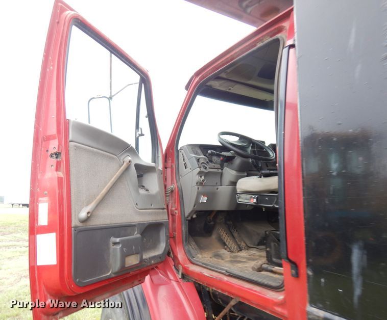 image for item IT9473 1999 Sterling L-Line  dump truck