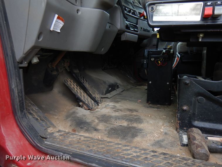 image for item IT9473 1999 Sterling L-Line  dump truck