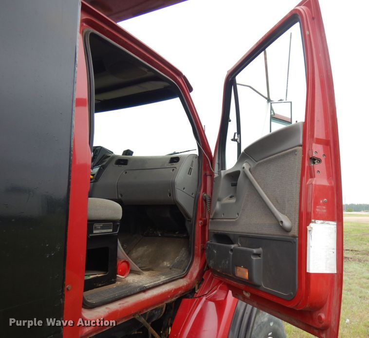 image for item IT9473 1999 Sterling L-Line  dump truck