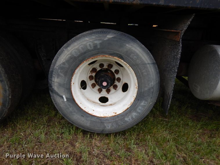 image for item IT9473 1999 Sterling L-Line  dump truck