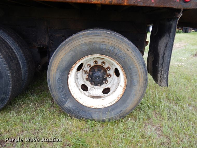 image for item IT9473 1999 Sterling L-Line  dump truck