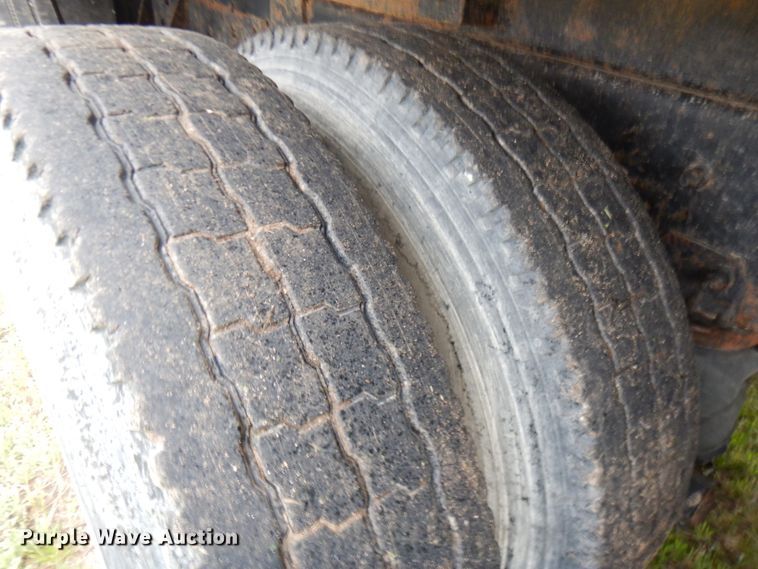 image for item IT9473 1999 Sterling L-Line  dump truck