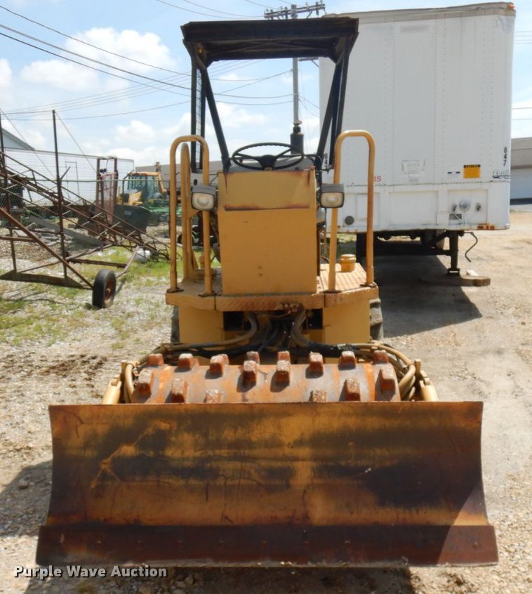 image for item IT9479 1992 Caterpillar CP-323  single drum roller