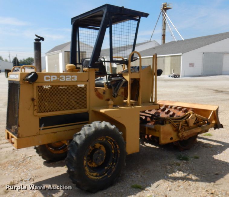 image for item IT9479 1992 Caterpillar CP-323  single drum roller