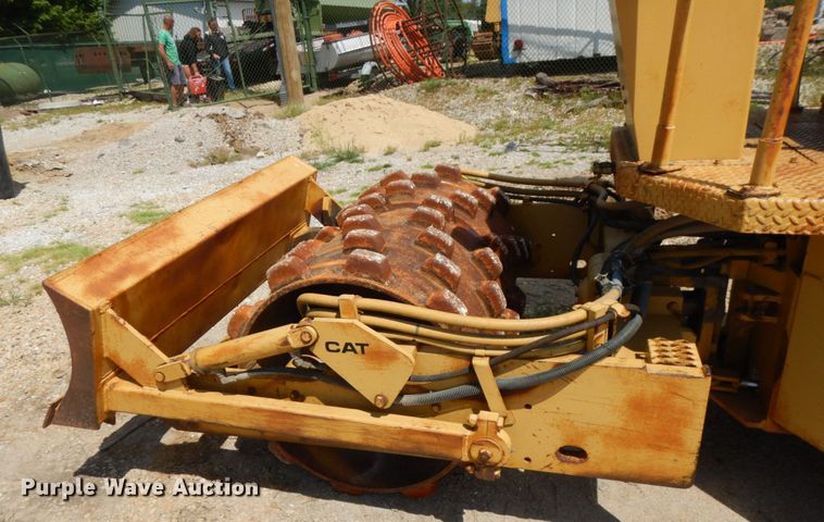 image for item IT9479 1992 Caterpillar CP-323  single drum roller