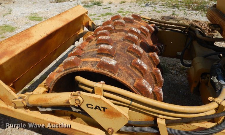 image for item IT9479 1992 Caterpillar CP-323  single drum roller