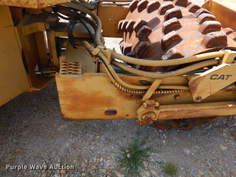 image for item IT9479 1992 Caterpillar CP-323  single drum roller
