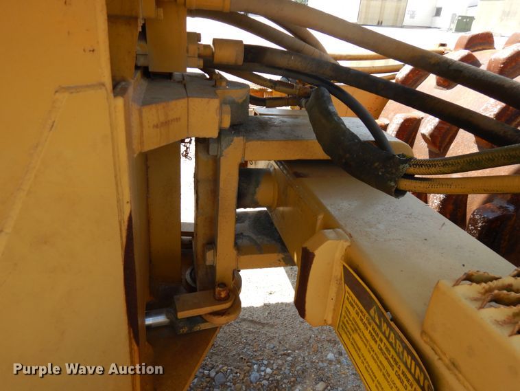 image for item IT9479 1992 Caterpillar CP-323  single drum roller