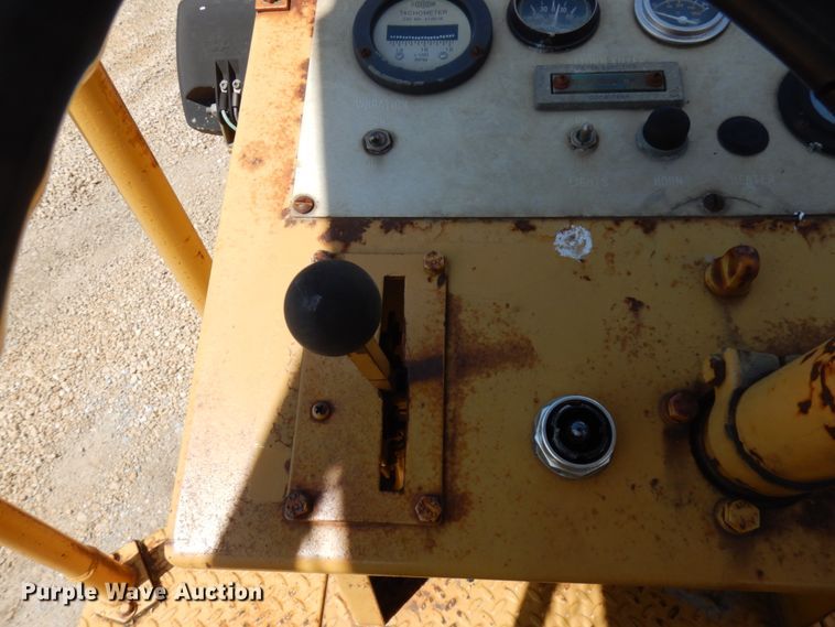 image for item IT9479 1992 Caterpillar CP-323  single drum roller