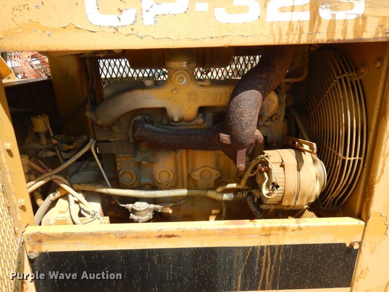 image for item IT9479 1992 Caterpillar CP-323  single drum roller