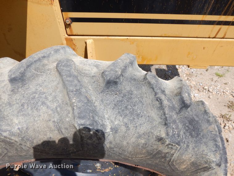 image for item IT9479 1992 Caterpillar CP-323  single drum roller