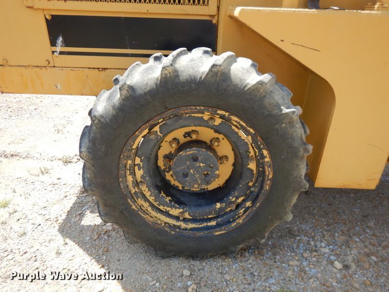 image for item IT9479 1992 Caterpillar CP-323  single drum roller