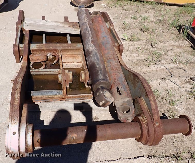 image for item IV9283 Pemberton Volvo EC330S  excavator thumb