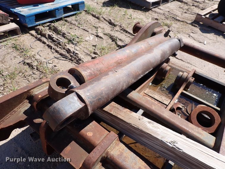 image for item IV9283 Pemberton Volvo EC330S  excavator thumb